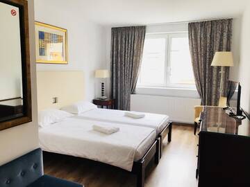 Фото номера Двухместный номер Делюкс с 2 отдельными кроватями Отель Hotel EKA г. Себеш 4