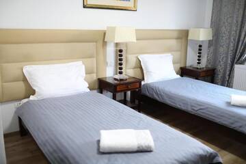 Фото номера Двухместный номер Делюкс с 2 отдельными кроватями Отель Hotel EKA г. Себеш 29
