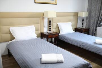 Фото номера Двухместный номер Делюкс с 2 отдельными кроватями Отель Hotel EKA г. Себеш 8